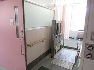 棟内介助浴室